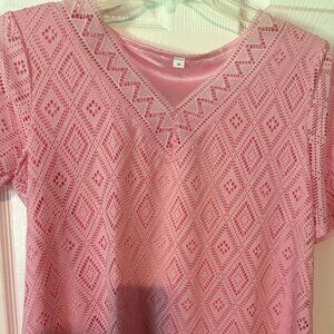 Gorgeous knit lace Pink short sleeve top in Medium